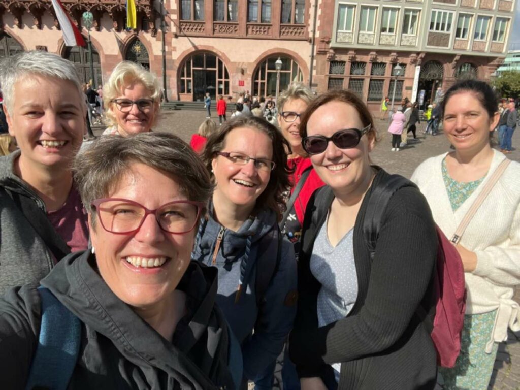 Gruppenfoto einiger Netzwerkmitglieder in Frankfurt